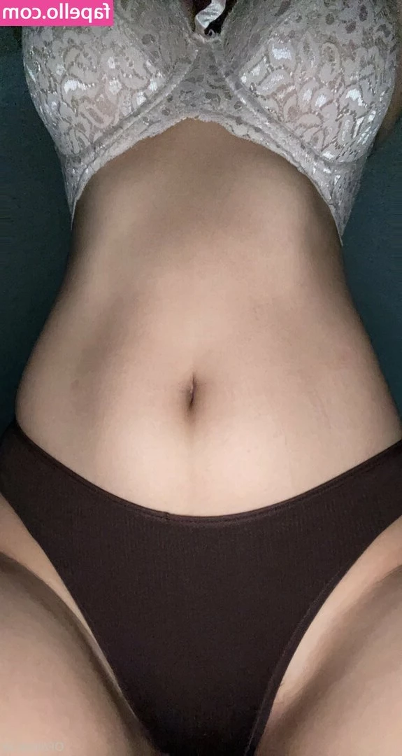 Lizzievx - Letting my pubes grow again