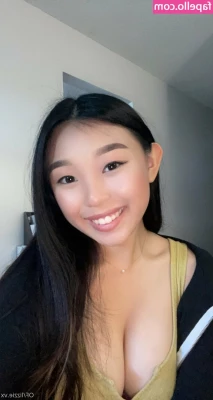 Lizzievx - When the prism of color kisses my breasts     this was surprisingly