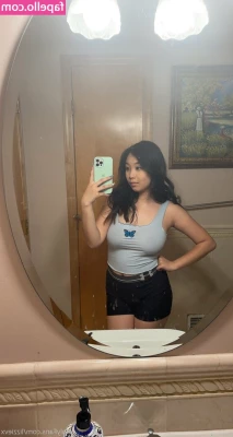Lizzievx - A short lil buttplug video is now in your inbox   let me know if you