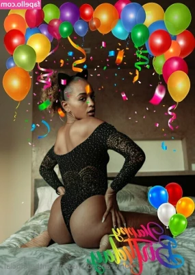ebonypantherofficial - Liara Showing Off Her Ass In A Tight Dress