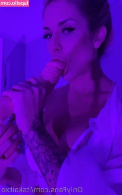 itssaraxo - Are you into heels?