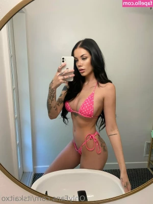 itssaraxo - Spreading my pussy for you 😈 I'm so horny!!!