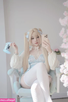 Alina Kim [ alina-kim ] - Love a greyscale photo