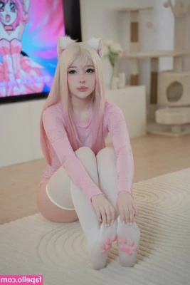 Alina Kim [ alina-kim ] - Waiting for you by the pool bby x