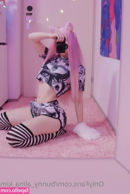 Alina Kim [ alina-kim ] - 🥵Juegos entre amigas resulta en otra cosa🔥. primera parte