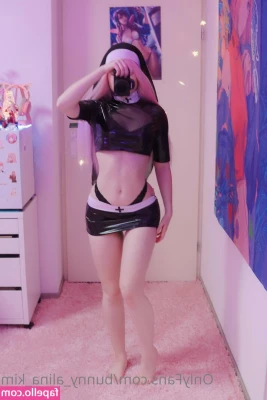 Alina Kim [ alina-kim ] - Ass focused POV with @kristyblack ❣️👊 3/4