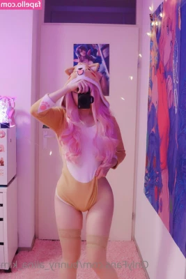 Alina Kim [ alina-kim ] - I m a bad bitch waiting for you to have fun together