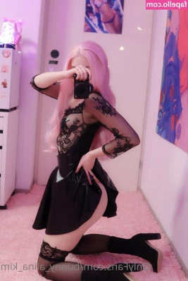Alina Kim [ alina-kim ] - Shiny leggings ❤️ is anyone in to actual latex? I think I need to