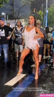 Sabrina Sato [ sabrina-sato ] - Me tragué su pico en el living y luego se acostó en la cama para