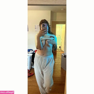 brittsprettypeach - I m still horny  new masturbation video pussy in the gym