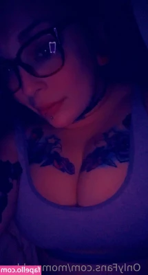 mommabbxx - I hear ya guys love to see titties bouncing  Of course brought on in