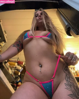 Bootylicious_barista [ bootylicious-barista ] - Can I put my hands on you? Message for the full video 😘
