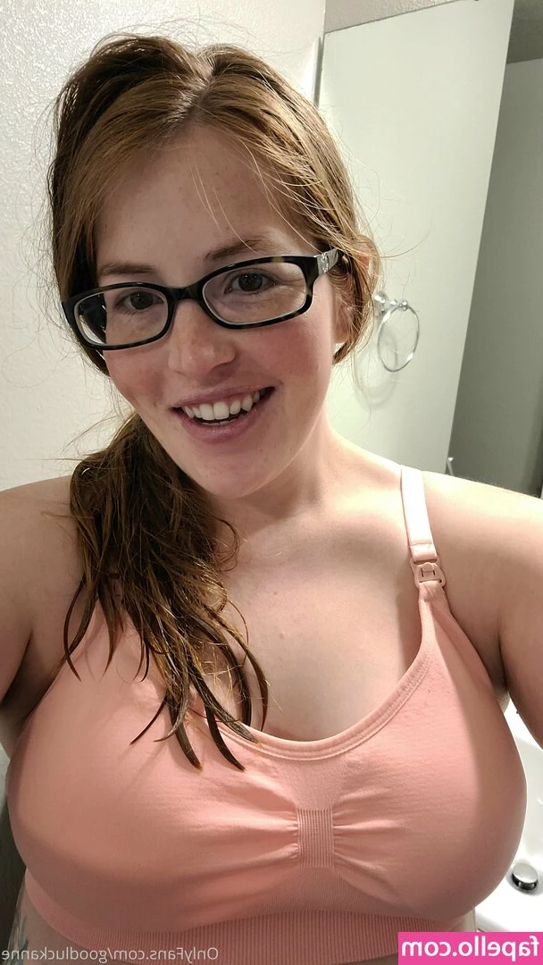 goodluckanne - you like how i shake my lil ass  would you eat it from behind