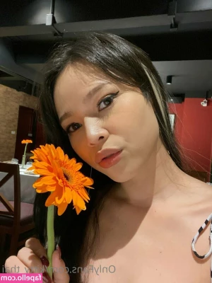 kittysphinxvipasian - you want me to take my hand away??😏😈