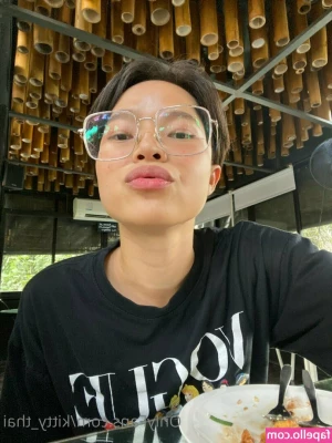 kittysphinxvipasian - Please cum give your girl a hand with her girl cock
