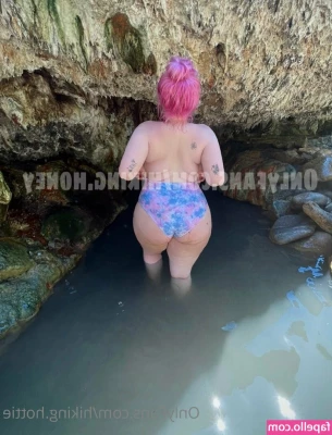 hiking.hottie [ hiking-hottie ] - Relax