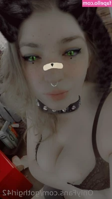 gothgirl42 - I want to stay in bed all day