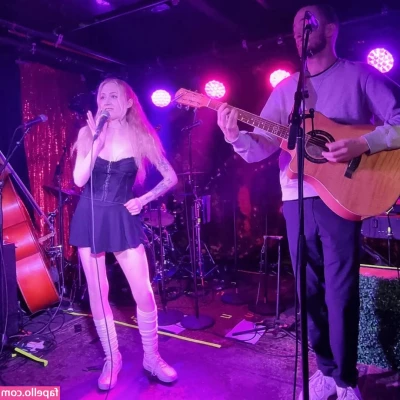 Janet Devlin [ janet-devlin ] - Cum lay down with me and we still see where things go