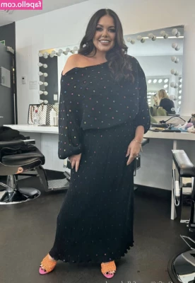 Scarlett Moffatt [ scarlett-moffatt ] - who loves my green boots