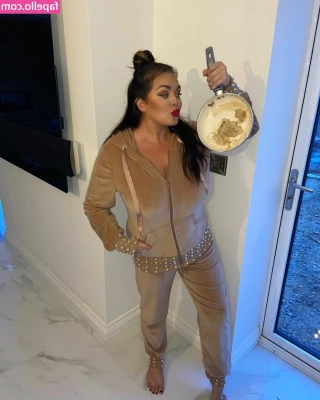 Scarlett Moffatt [ scarlett-moffatt ] - I have something sweet to serve you for breakfast...