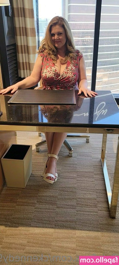 ckennedy918 - Daddy just shaved my pissy