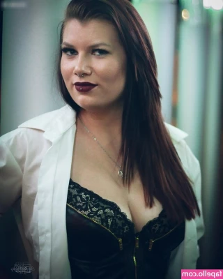 Franzi B [ franzi-b ] - Wanking in the shower wearing clothes