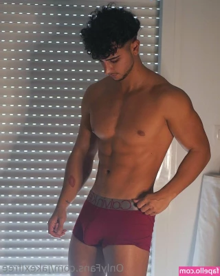 exoticboyfree - Who wants to help me eat my cum??? 😋😋
