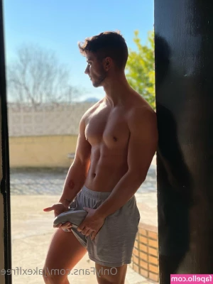 exoticboyfree - I feel so sexy and naughty in my new look 😈🤭