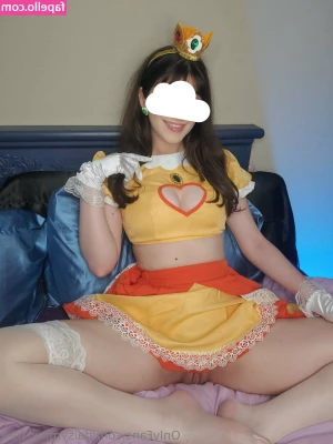 daisyminx_free [ daisyminx-free ] - Femdom mommy strap on joi 💦