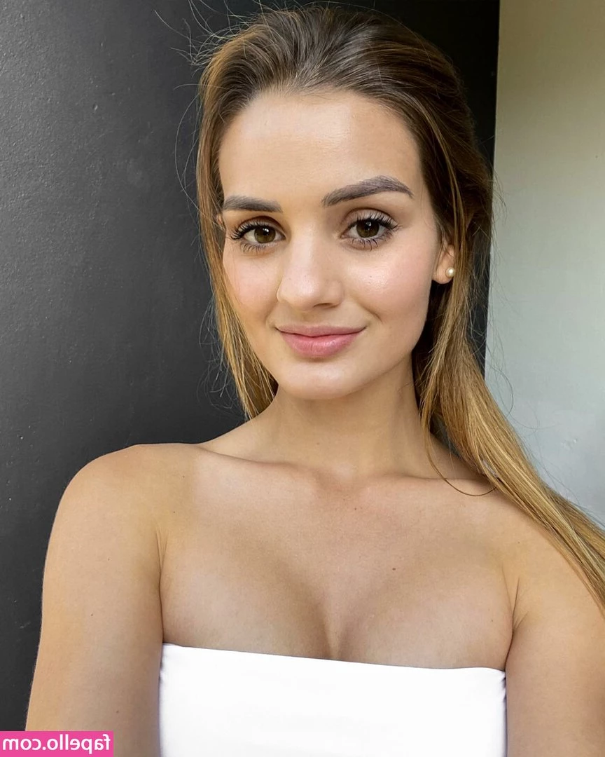 Ashley Marais [ ashley-marais ] - I know a bunch of you guys have a fetish with watching women change.