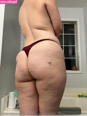 creamycurvybrefree - Sorry if I upload doubles by accident  Spot my disapproving doggie in