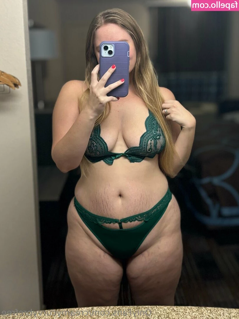 creamycurvybrefree - I know you wanna kiss my   and be under my pretty