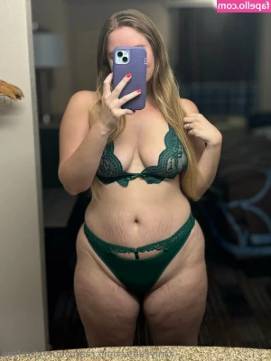 creamycurvybrefree - I know you wanna kiss my   and be under my pretty