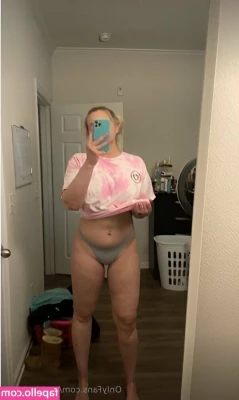 xxchloebaby - Hey baby  do U wanna see me taking my tshirt off on a videocall   