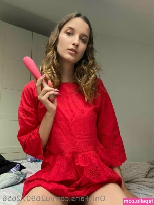lisa_pussy_princess [ lisa-pussy-princess ] - I need someone to help me get this in deeper next time;)