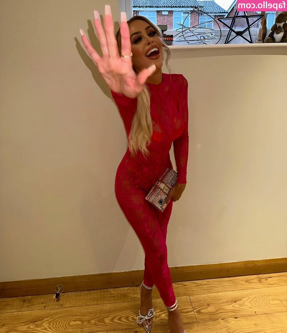 Ella MAFs [ ella-mafs ] - My best coco pose 🍑🍑
