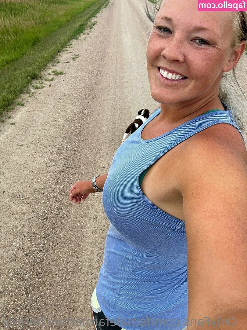 femalefarmerrancherfree - Kiss my glorious ass