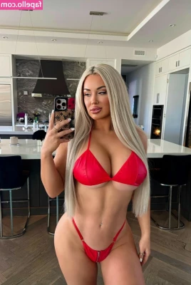 Laci Kay Somers [ laci-kay-somers-3 ] - Preparing yet another set! Working in advance for a few months has