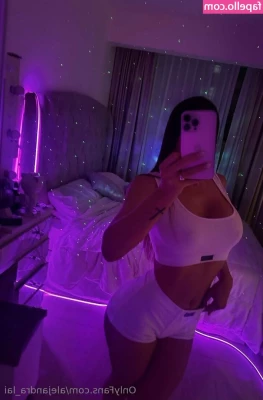 alejandra_lai [ alejandra-lai ] - Would you like a bite