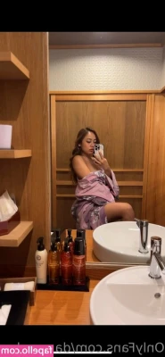 dancer_karenk [ dancer-karenk ] - Spread my cheeks now it’s time to eat 😋😋😋