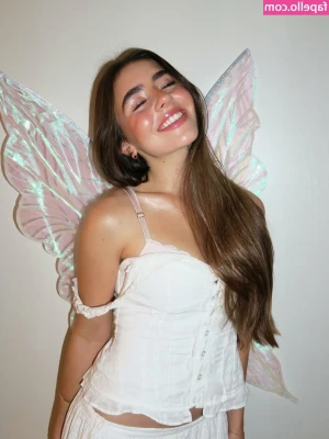 Avia Butler [ avia-butler ] - I guess somebody will have to teach me how to wear a bra.