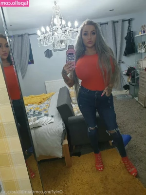 bigbustyblondeuk - A little reverse dressing