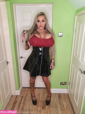 bigbustyblondeuk - Look  i have something for you
