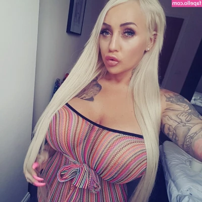 bigbustyblondeuk - Lay back and relax