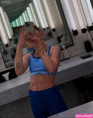 Jana Wosnitza [ jana-wosnitza ] - Should I do a promo on dick rating videos?!?!?!