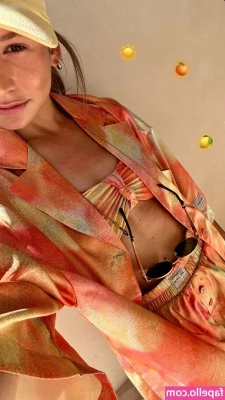 Jana Wosnitza [ jana-wosnitza ] - wanna watch me pour it on them? 😜💦