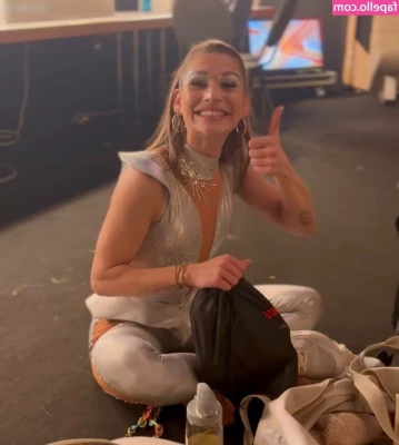 Jana Wosnitza [ jana-wosnitza ] - Ready to have a good time this weekend~