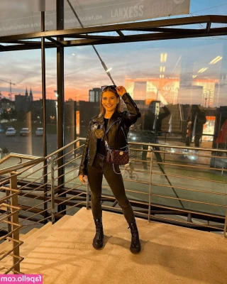 Jana Wosnitza [ jana-wosnitza ] - Which you should I use for my next video?