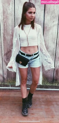 Jana Wosnitza [ jana-wosnitza ] - MSG me and maybe I ll take this bra off for you