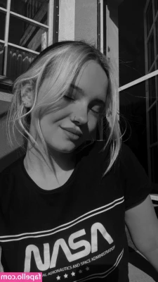 Austrian ASMR [ austrian-asmr ] - Message me to see what I get up to alone in a hotel room x